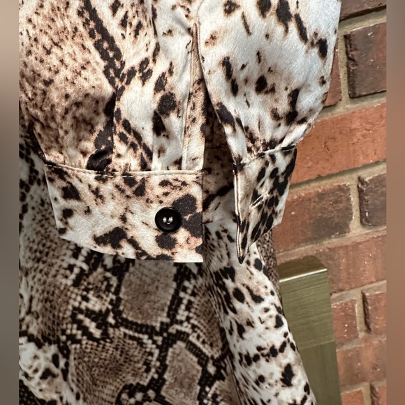 🛍️ endless rose gorgeous wrap style blouse with excellent condition like new. - Picture 2 of 10